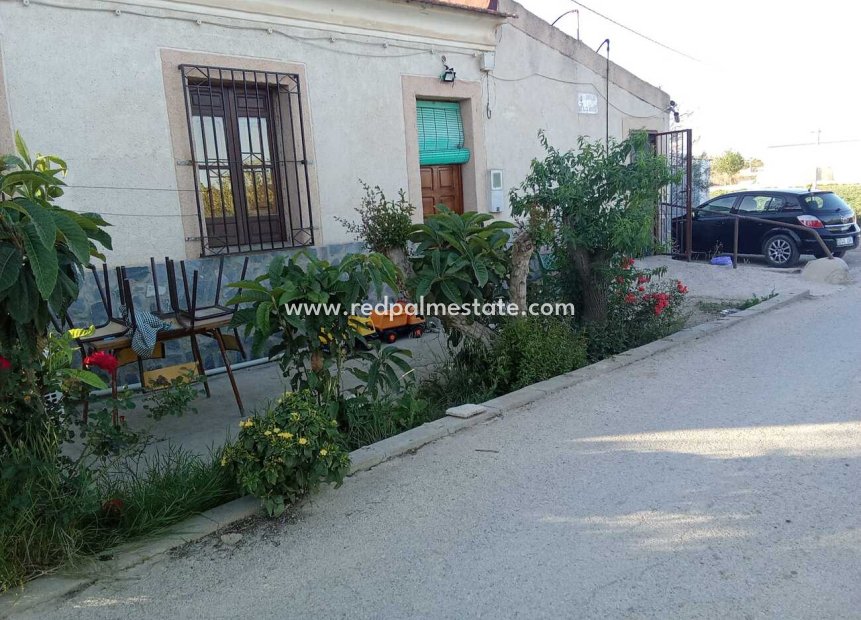 Resale - Finca / Country Property -
Arneva - LOS DESAMPARADOS