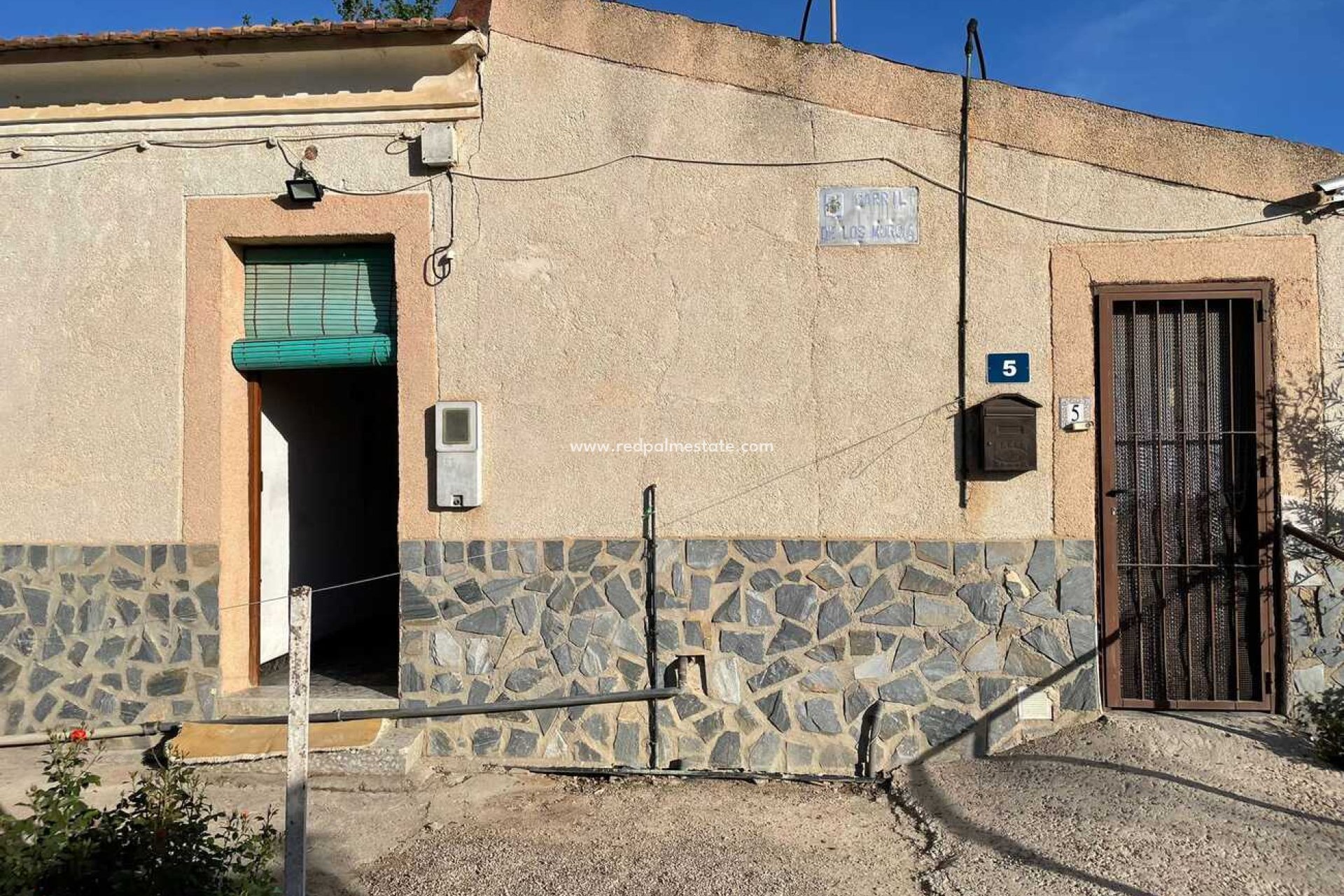 Resale - Finca / Country Property -
Arneva - LOS DESAMPARADOS