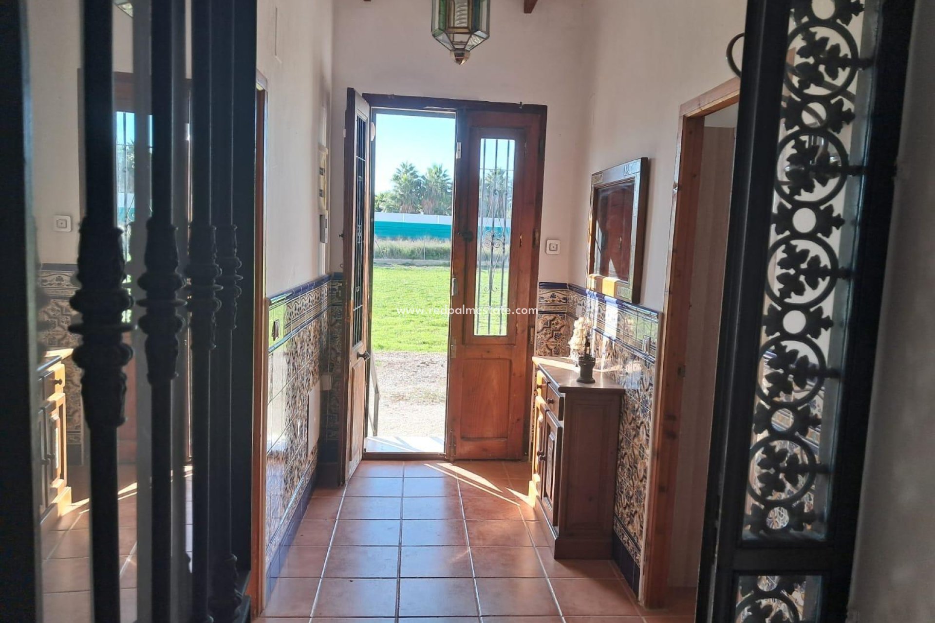 Resale - Finca / Country Property -
Benejúzar