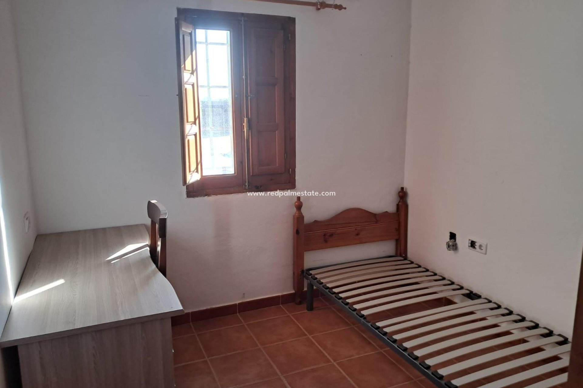 Resale - Finca / Country Property -
Benejúzar