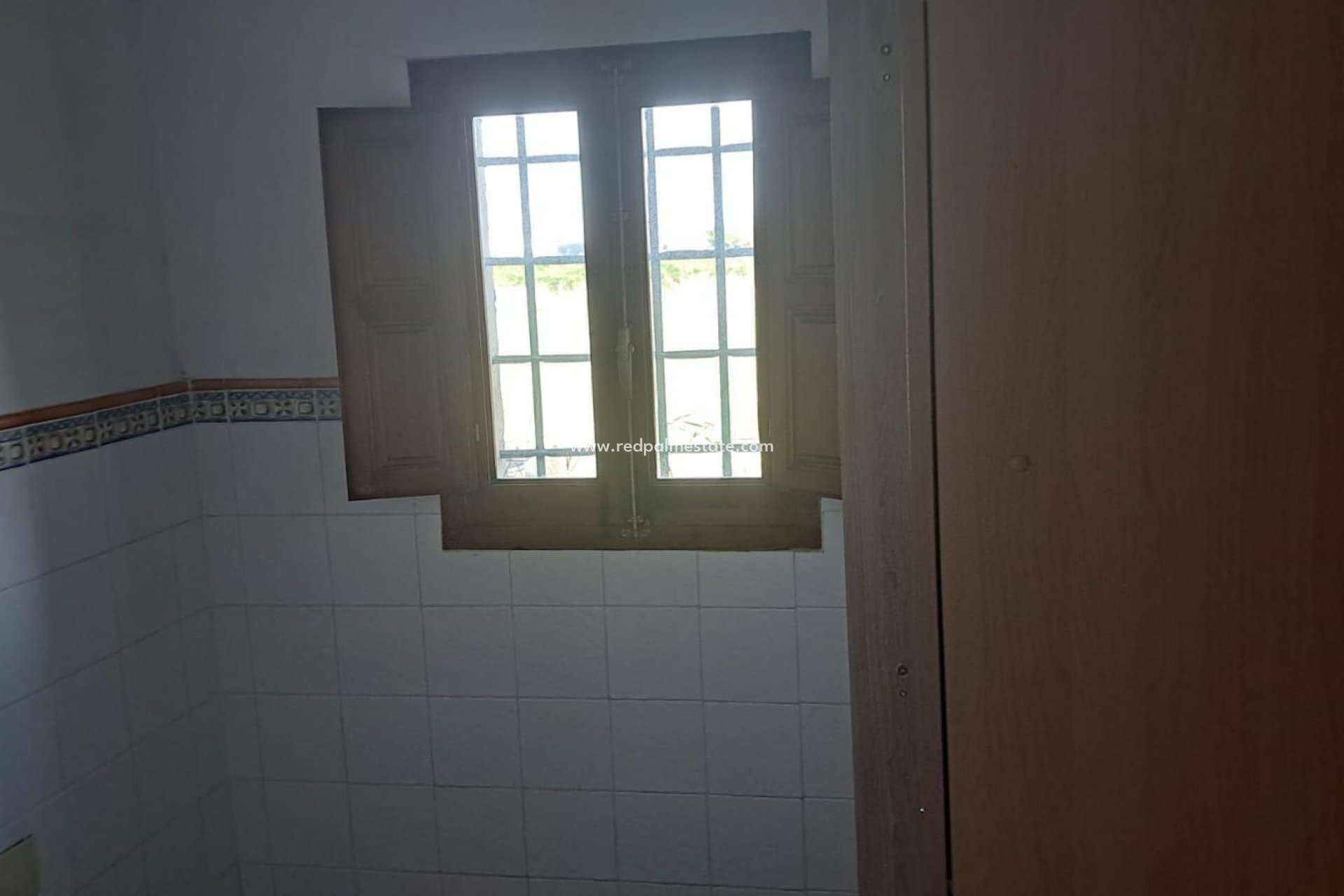 Resale - Finca / Country Property -
Benejúzar