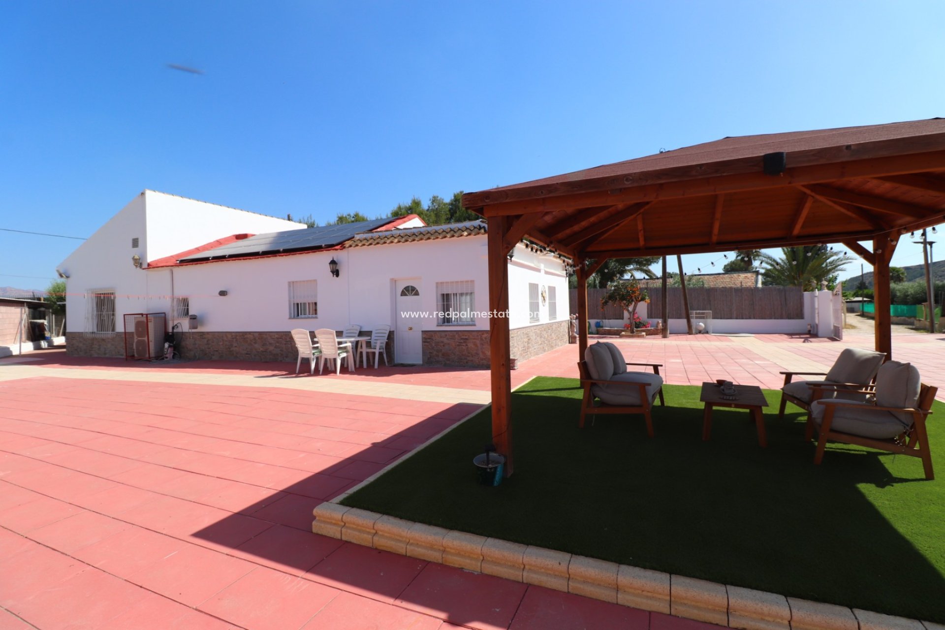 Resale - Finca / Country Property -
Benferri