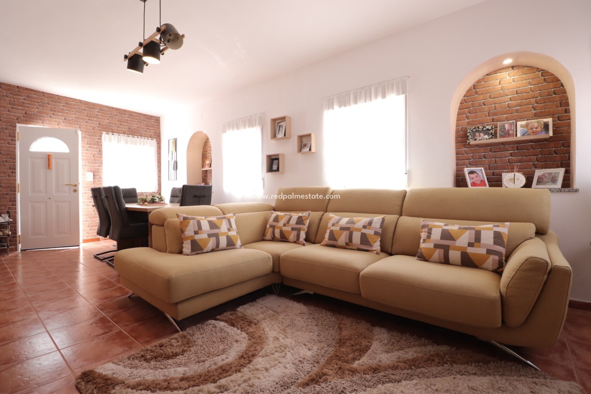 Resale - Finca / Country Property -
Benferri