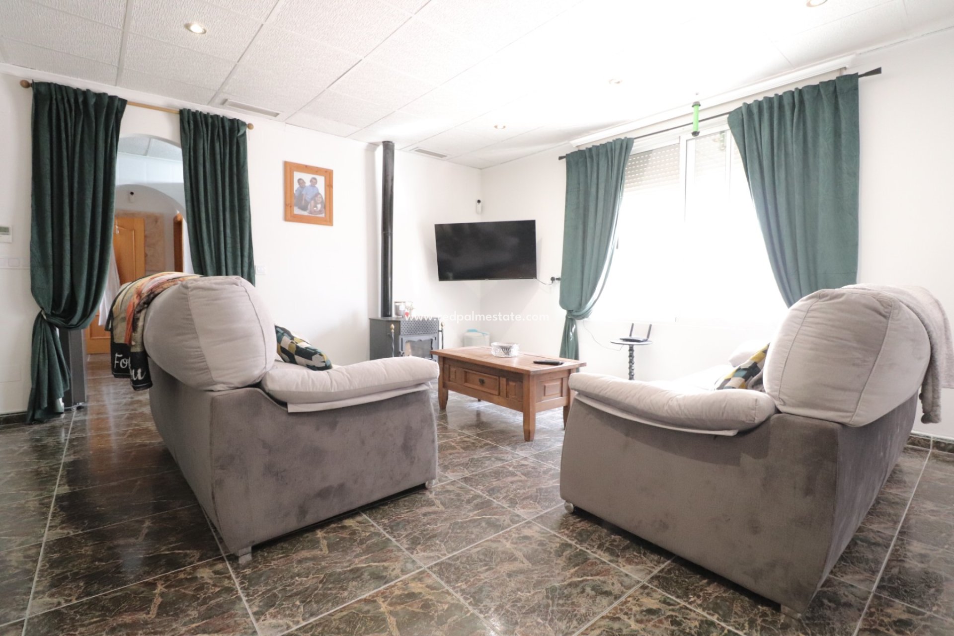 Resale - Finca / Country Property -
Benferri