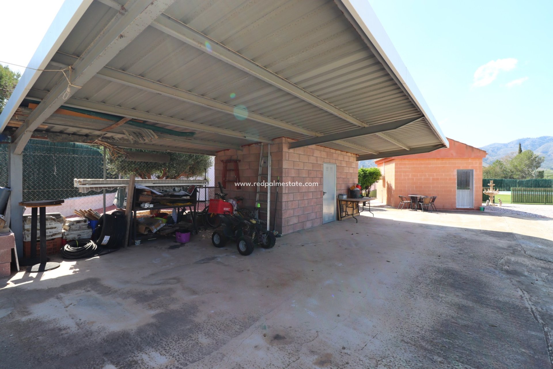Resale - Finca / Country Property -
Benferri