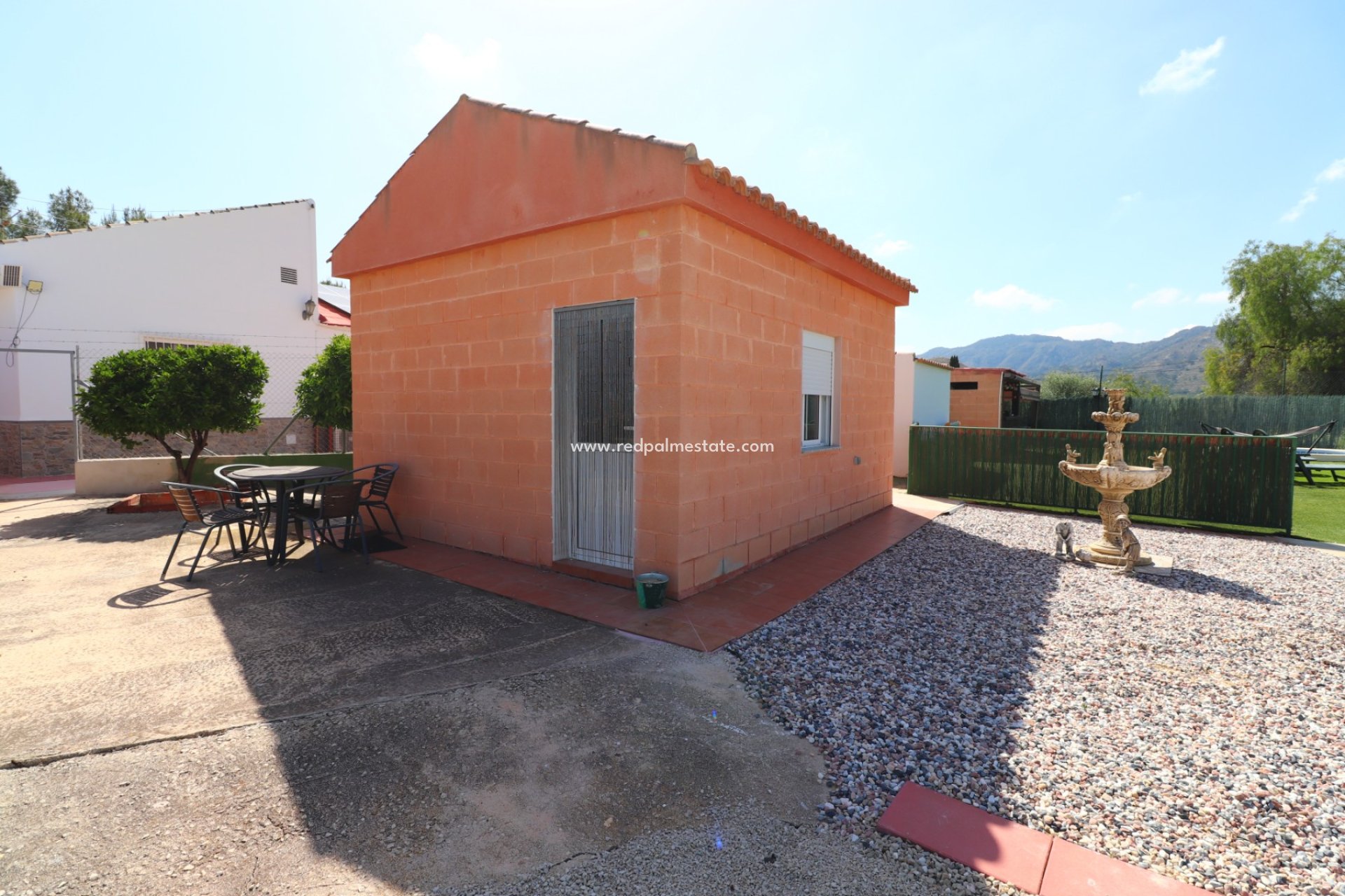 Resale - Finca / Country Property -
Benferri