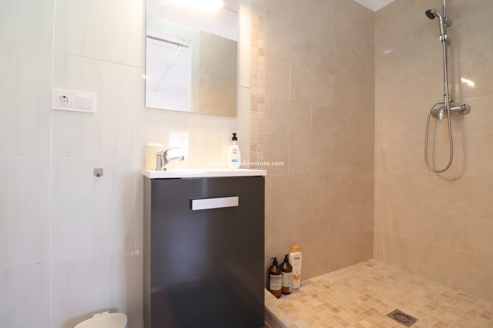Resale - Finca / Country Property -
Benferri