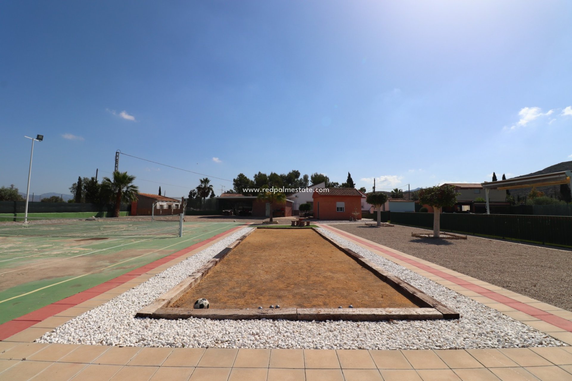 Resale - Finca / Country Property -
Benferri