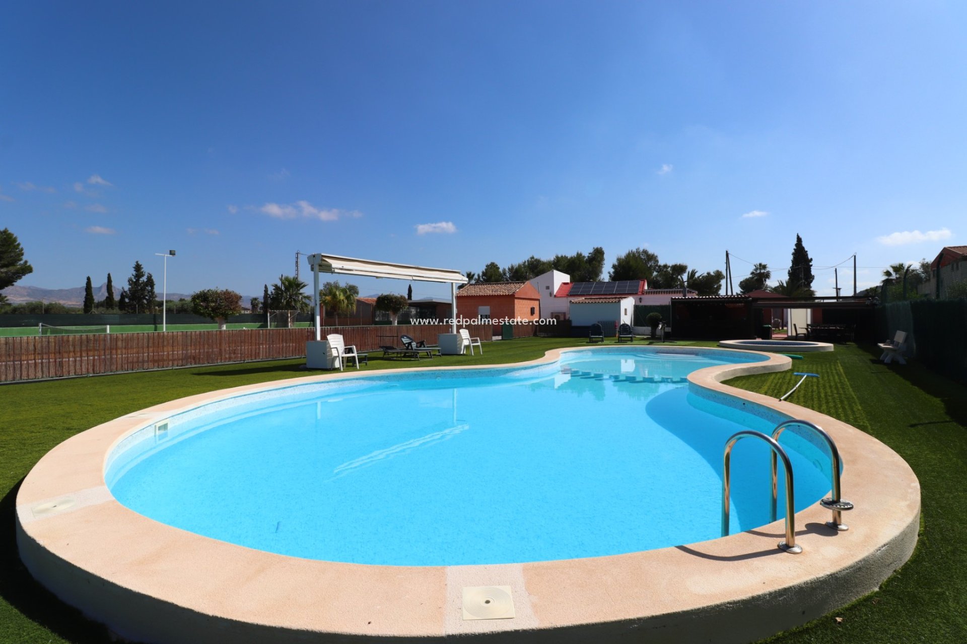 Resale - Finca / Country Property -
Benferri