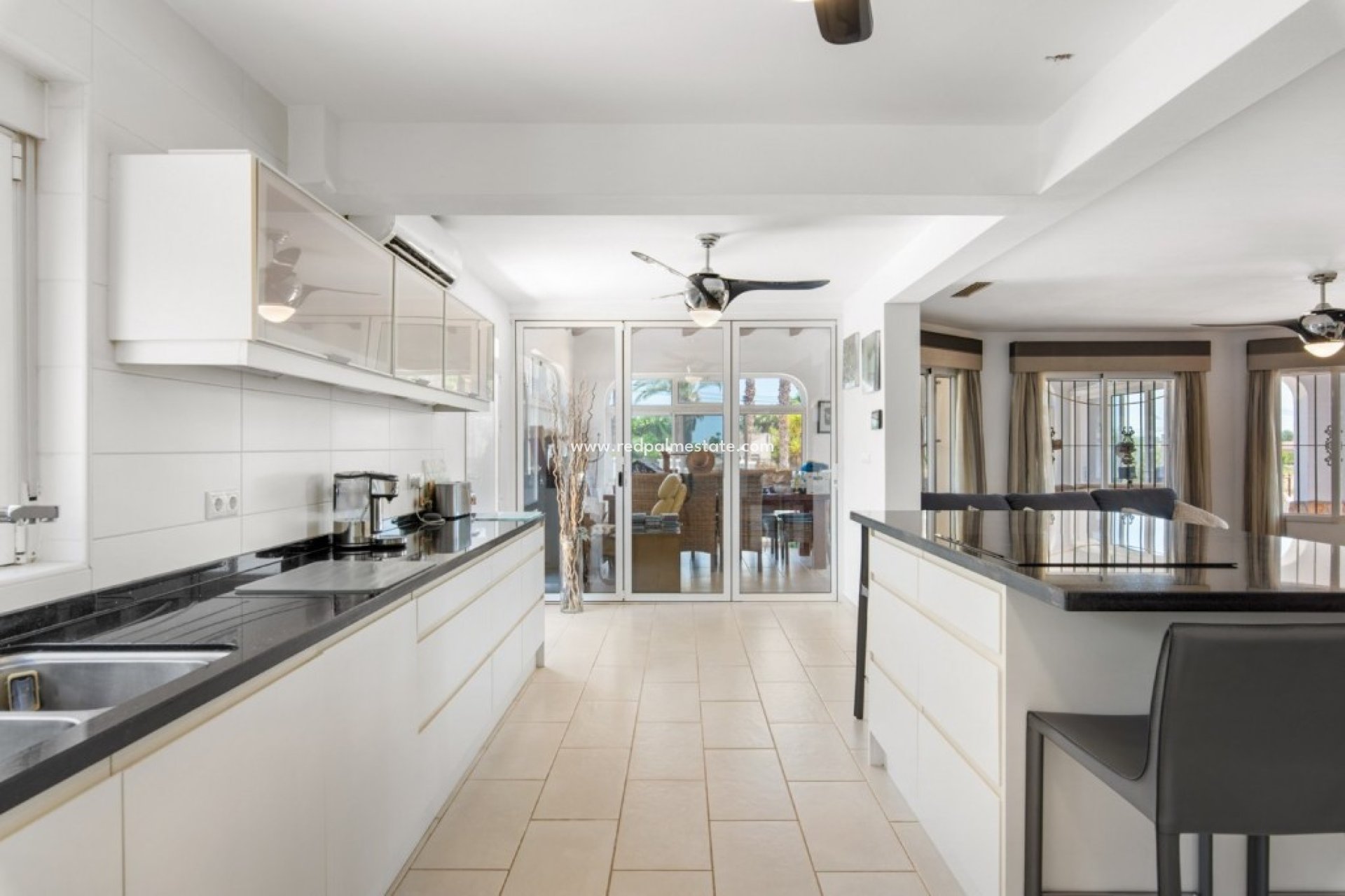 Resale - Finca / Country Property -
Catral