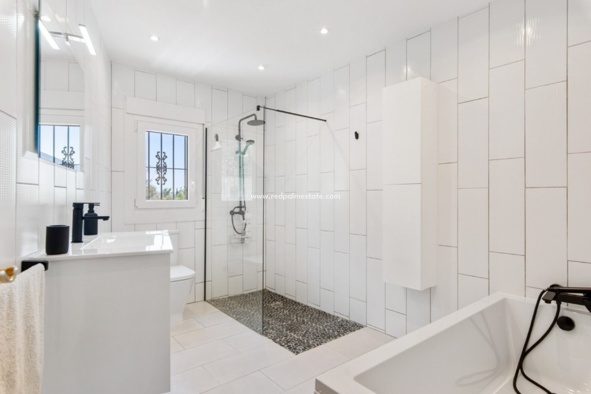 Resale - Finca / Country Property -
Catral