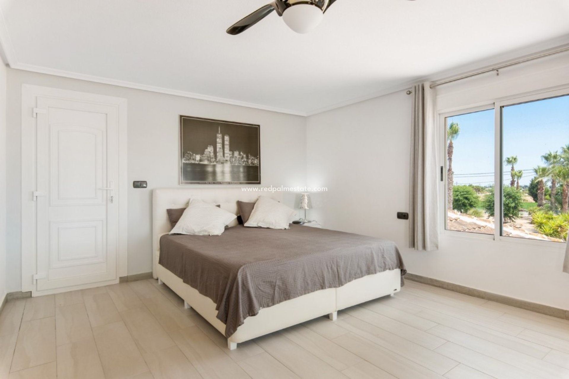 Resale - Finca / Country Property -
Catral