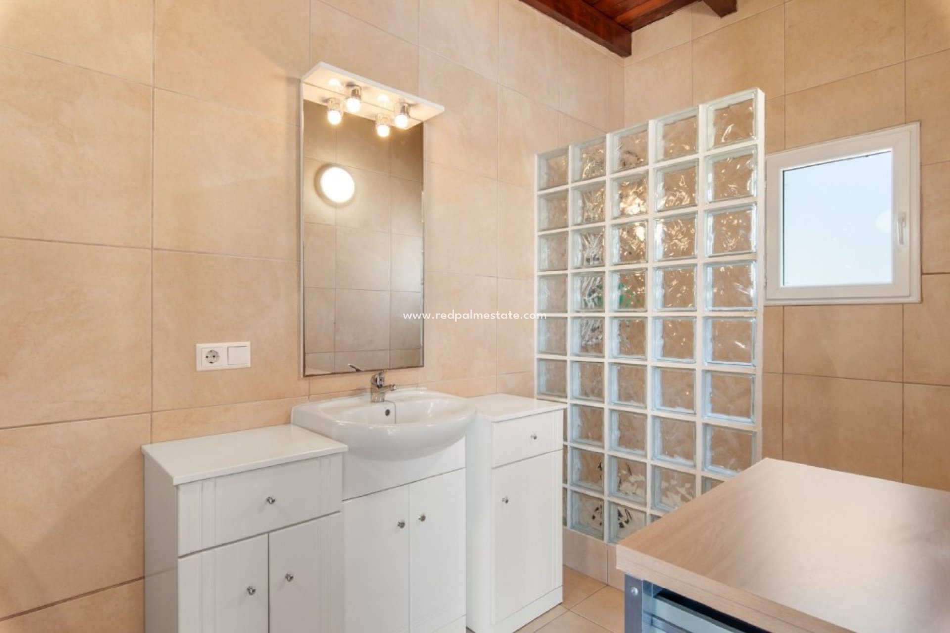 Resale - Finca / Country Property -
Catral