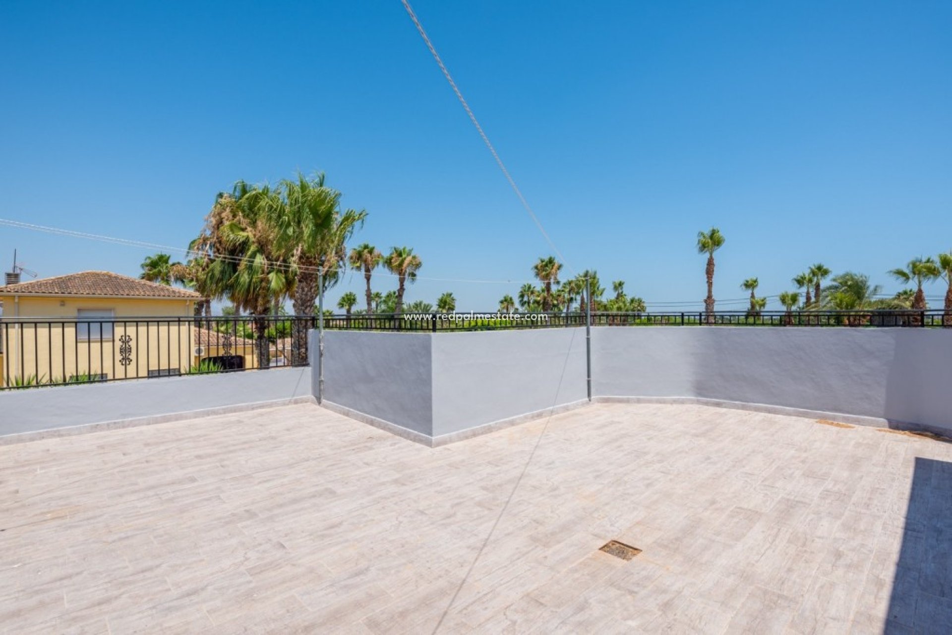 Resale - Finca / Country Property -
Catral