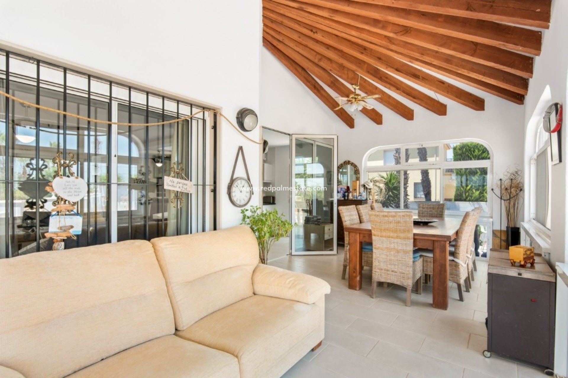 Resale - Finca / Country Property -
Catral