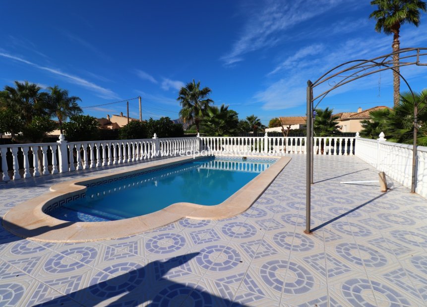 Resale - Finca / Country Property -
Catral