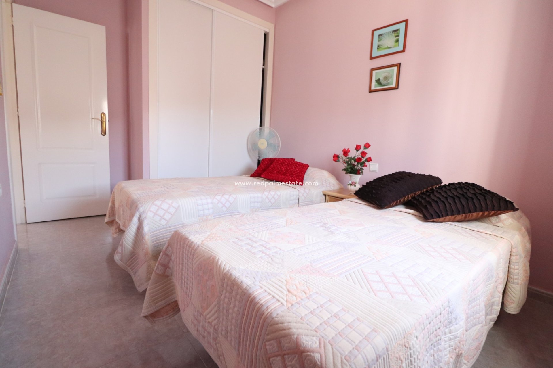 Resale - Finca / Country Property -
Catral