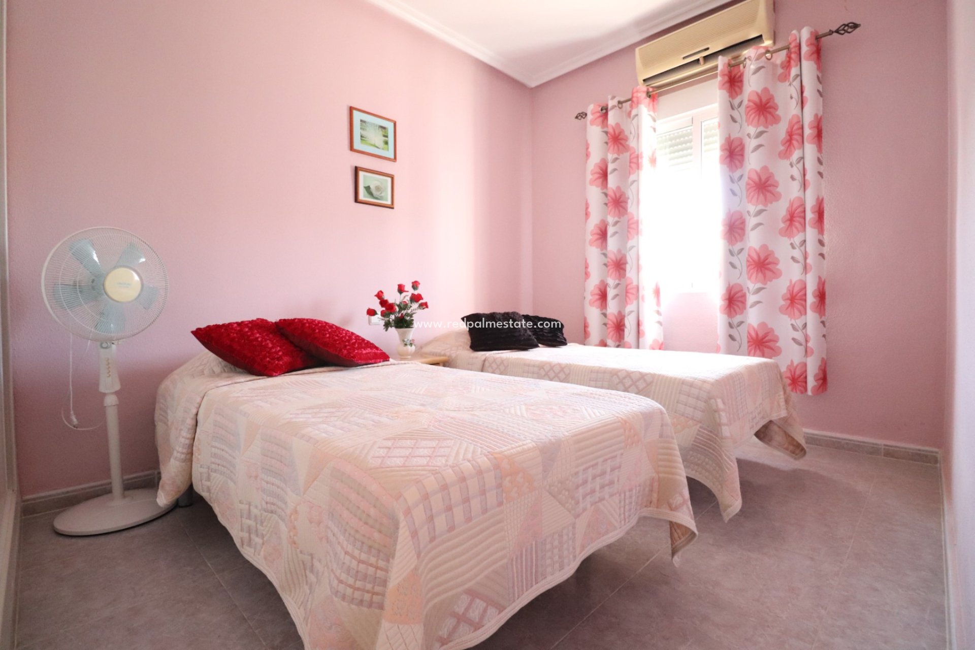 Resale - Finca / Country Property -
Catral