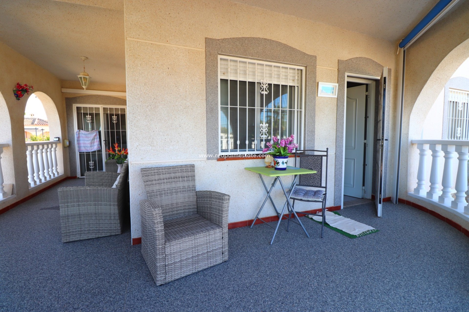 Resale - Finca / Country Property -
Catral