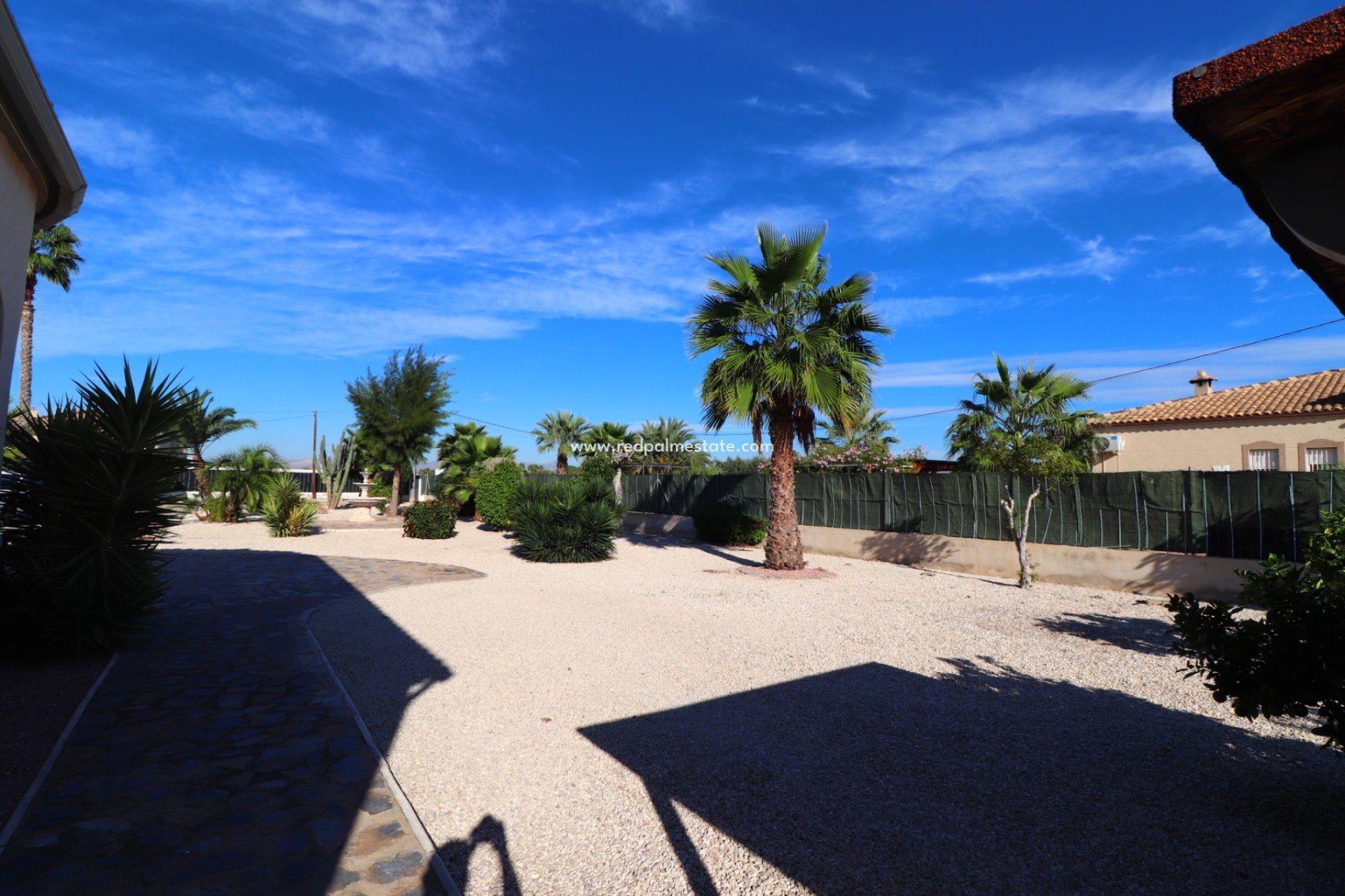 Resale - Finca / Country Property -
Catral