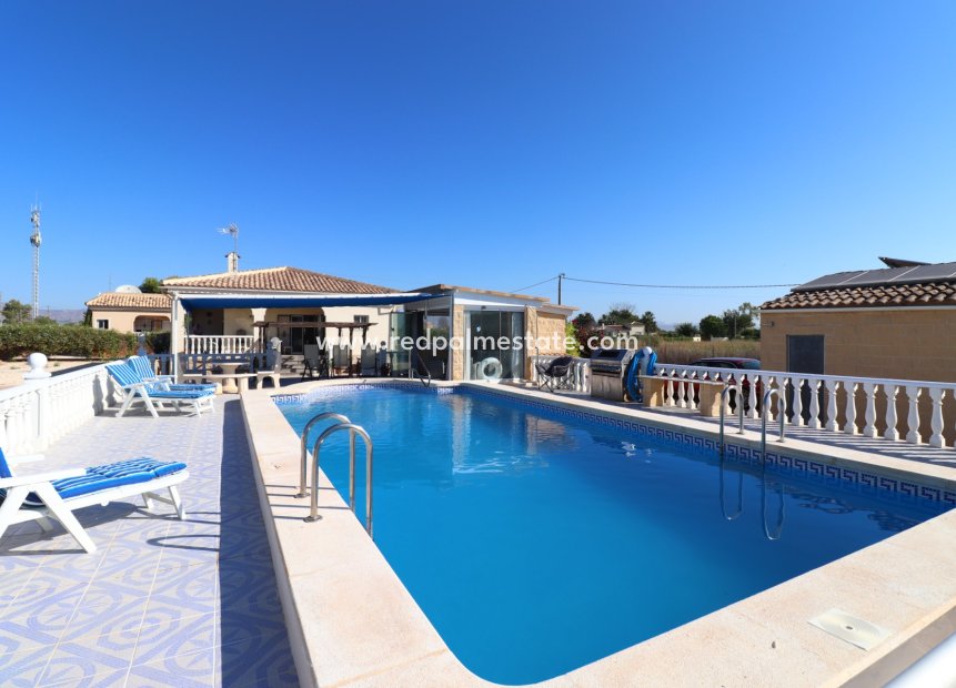 Resale - Finca / Country Property -
Cox - Callosa de Segura