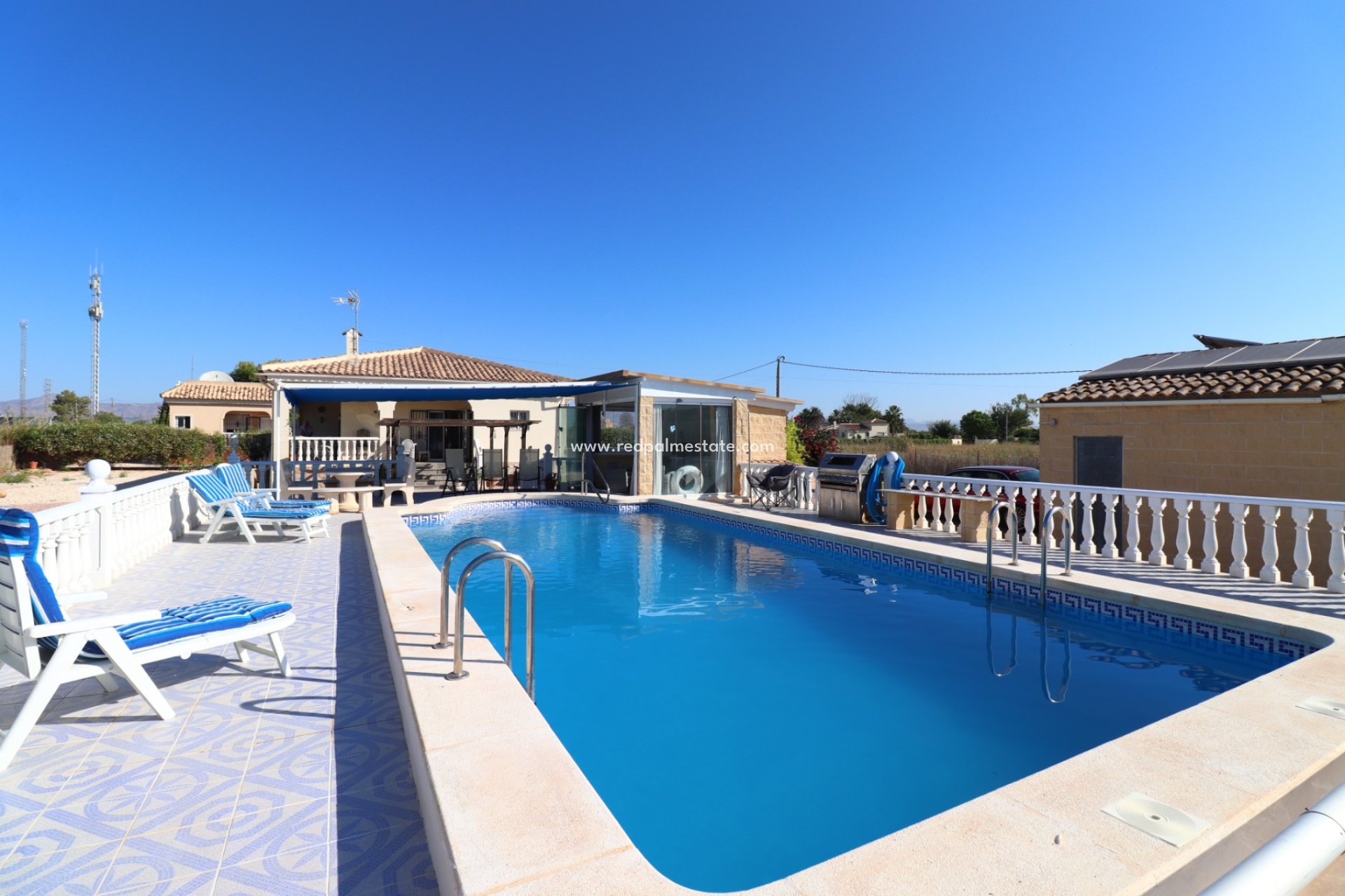 Resale - Finca / Country Property -
Cox - Callosa de Segura