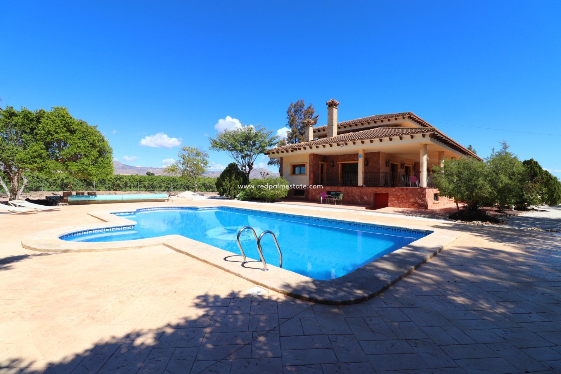 Resale - Finca / Country Property -
Cox - Callosa de Segura