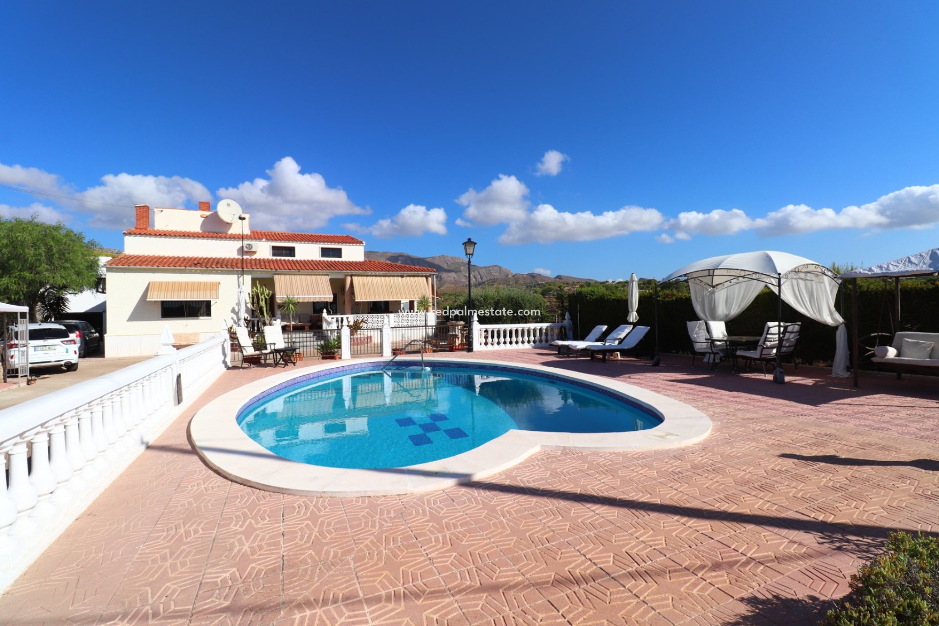Resale - Finca / Country Property -
Crevillente