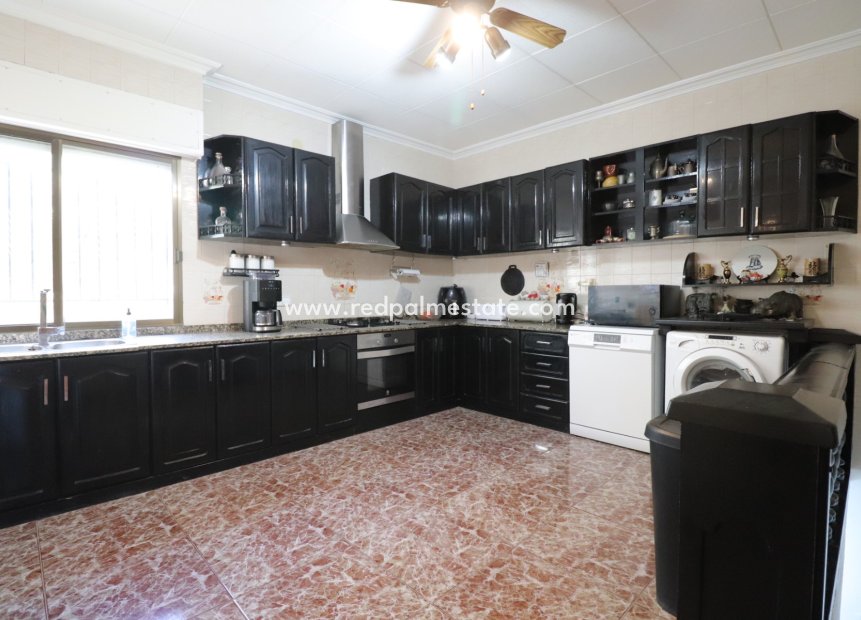 Resale - Finca / Country Property -
Crevillente