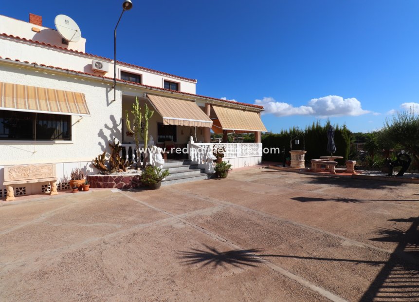 Resale - Finca / Country Property -
Crevillente