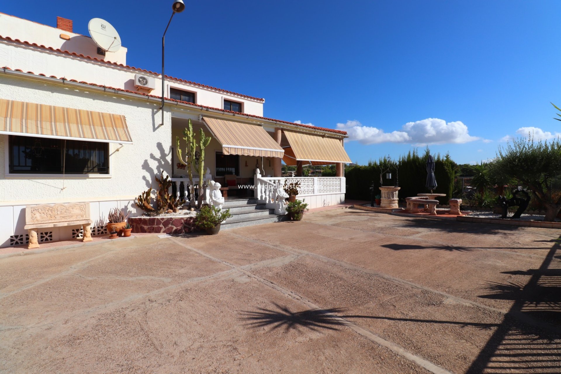 Resale - Finca / Country Property -
Crevillente