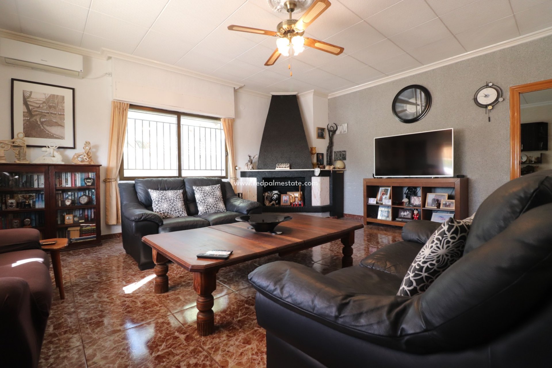 Resale - Finca / Country Property -
Crevillente
