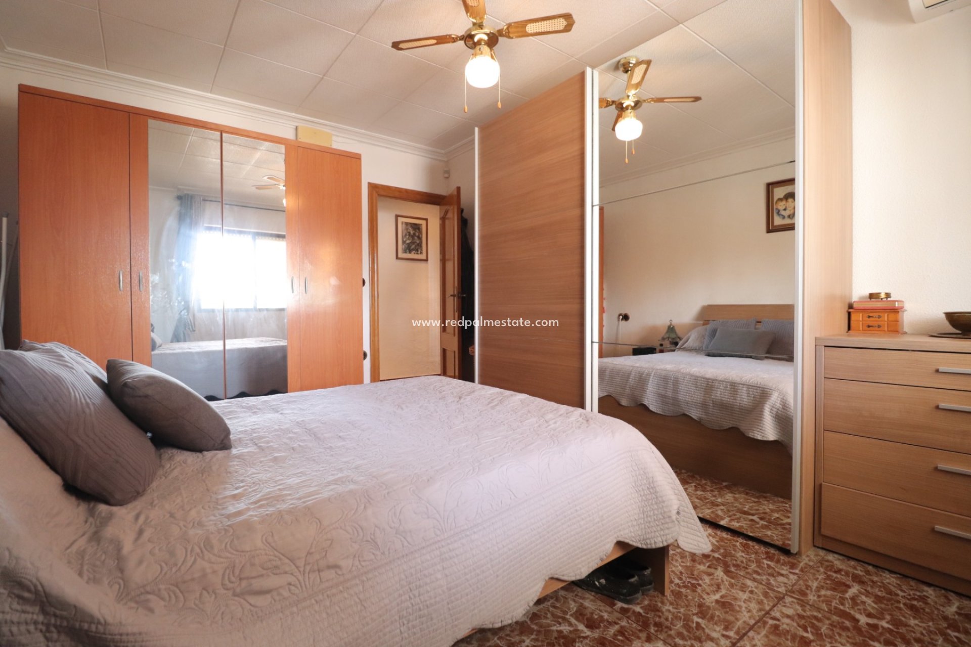 Resale - Finca / Country Property -
Crevillente