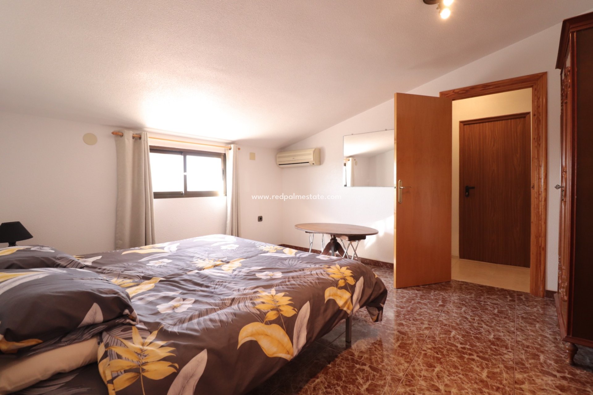 Resale - Finca / Country Property -
Crevillente