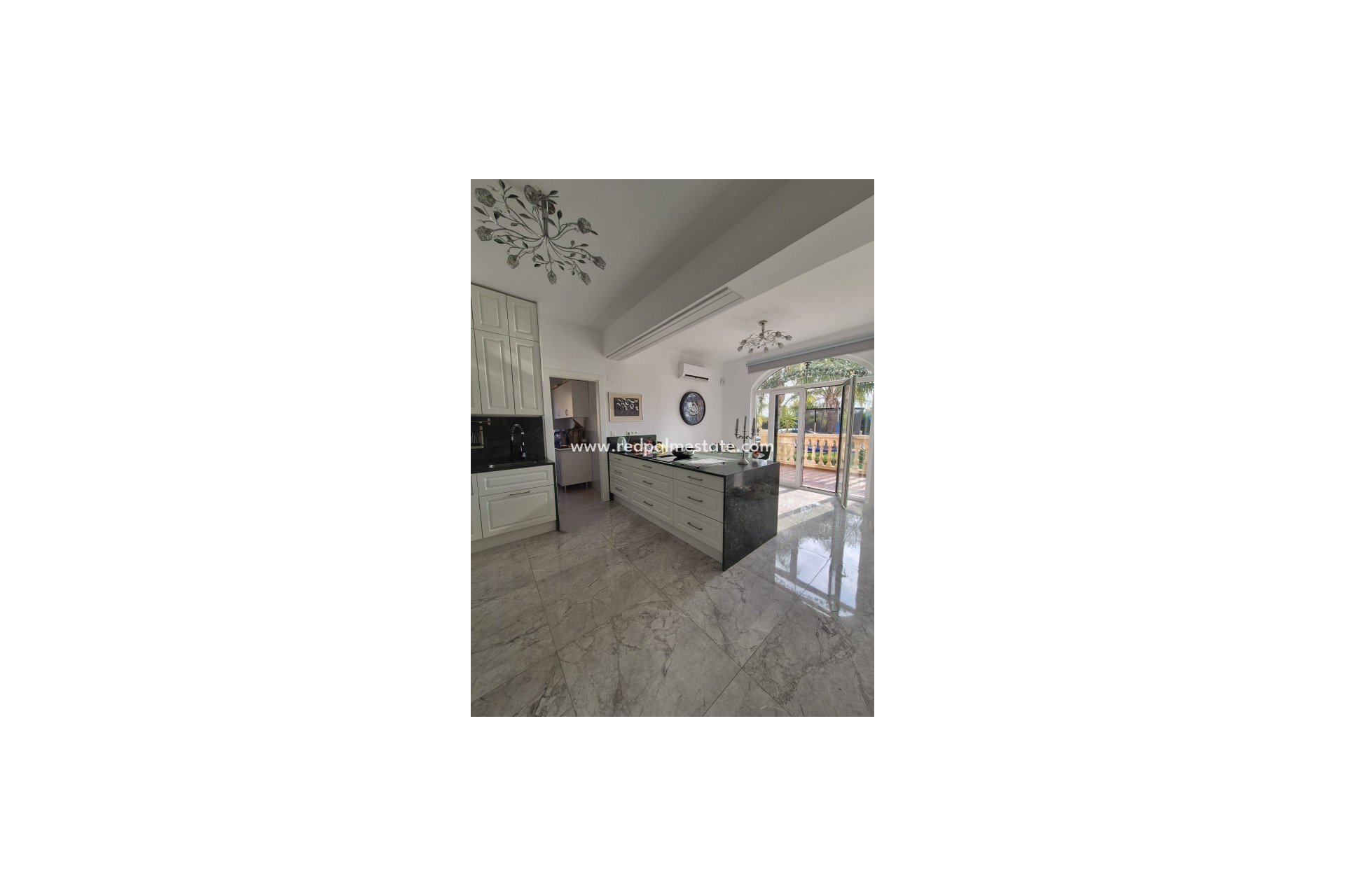 Resale - Finca / Country Property -
Daya Vieja