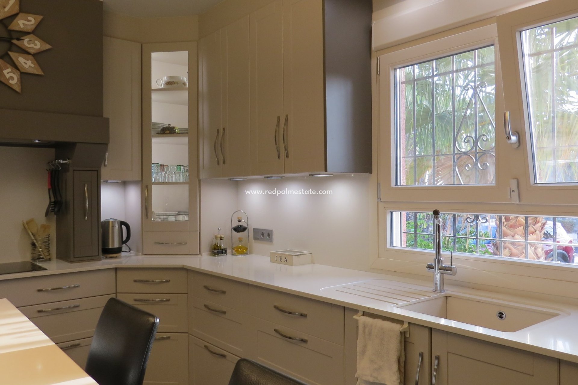 Resale - Finca / Country Property -
Daya Vieja