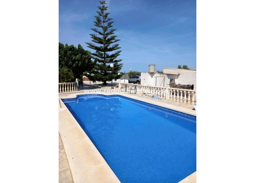 Resale - Finca / Country Property -
Dolores