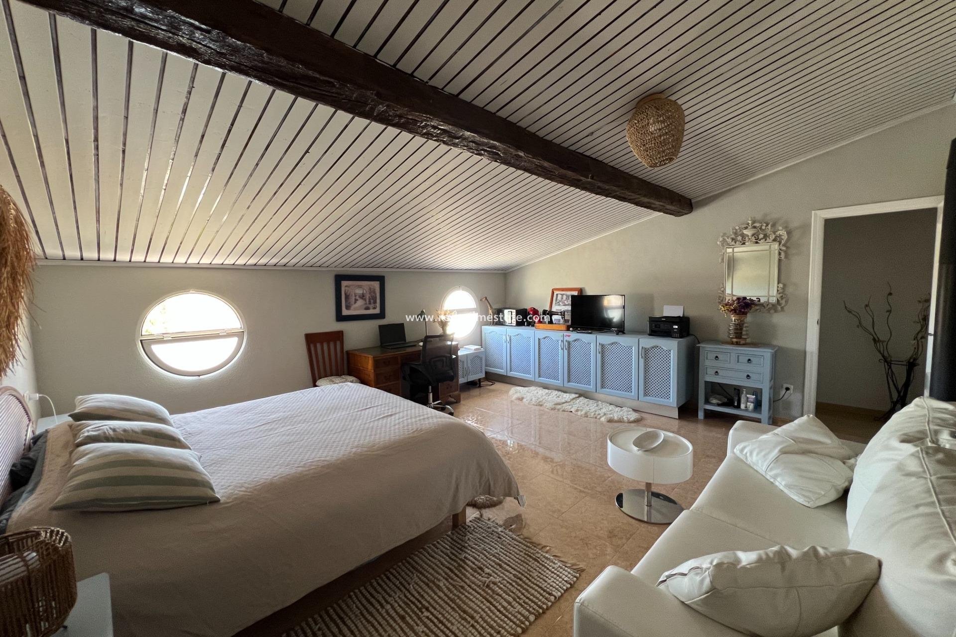 Resale - Finca / Country Property -
Dolores