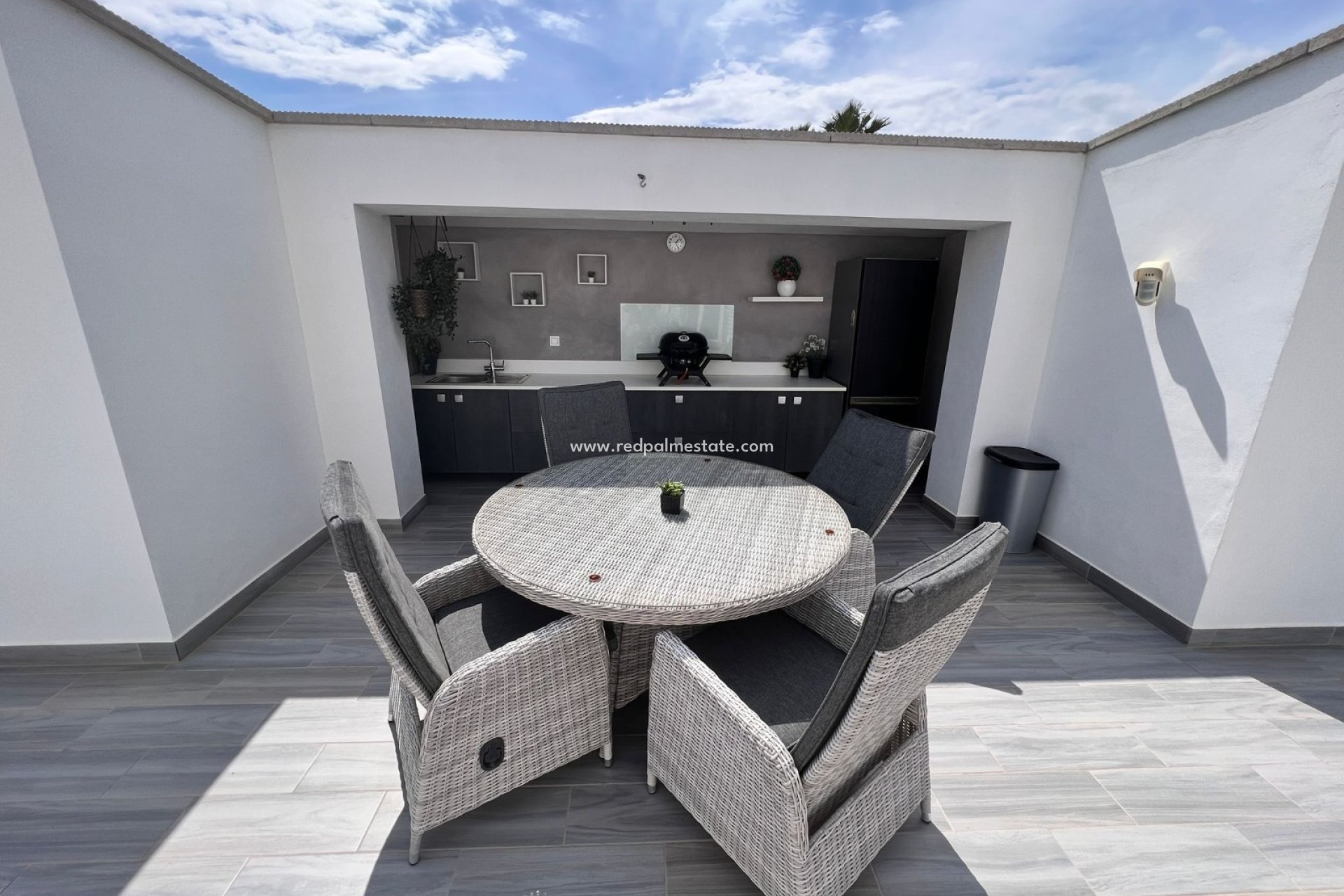 Resale - Finca / Country Property -
Elche - La Marina