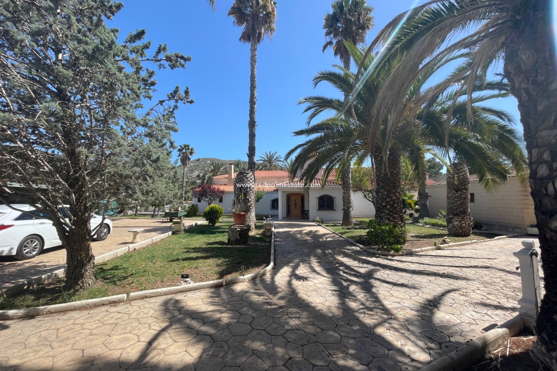 Resale - Finca / Country Property -
Elda - Inland