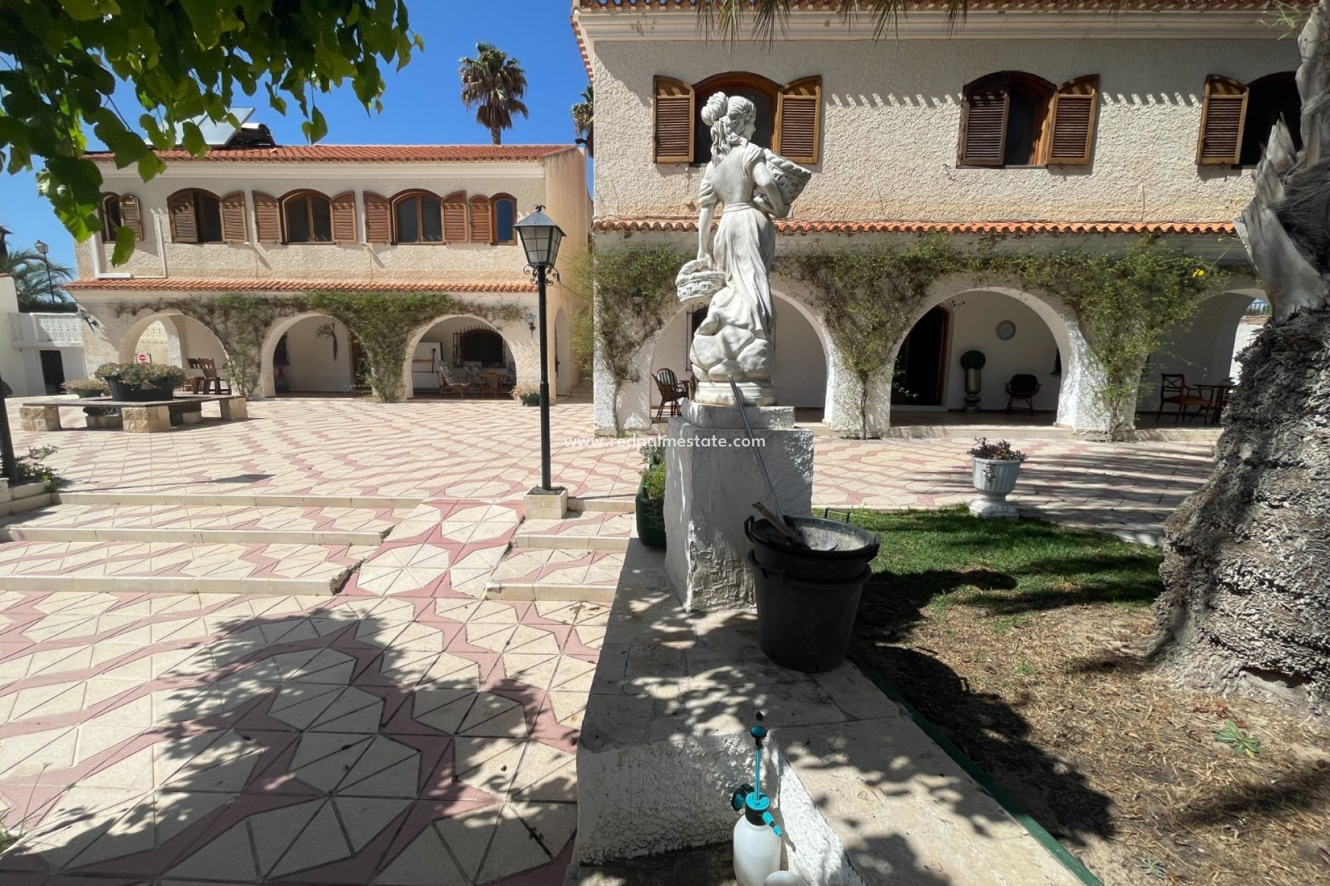Resale - Finca / Country Property -
Elda - Inland