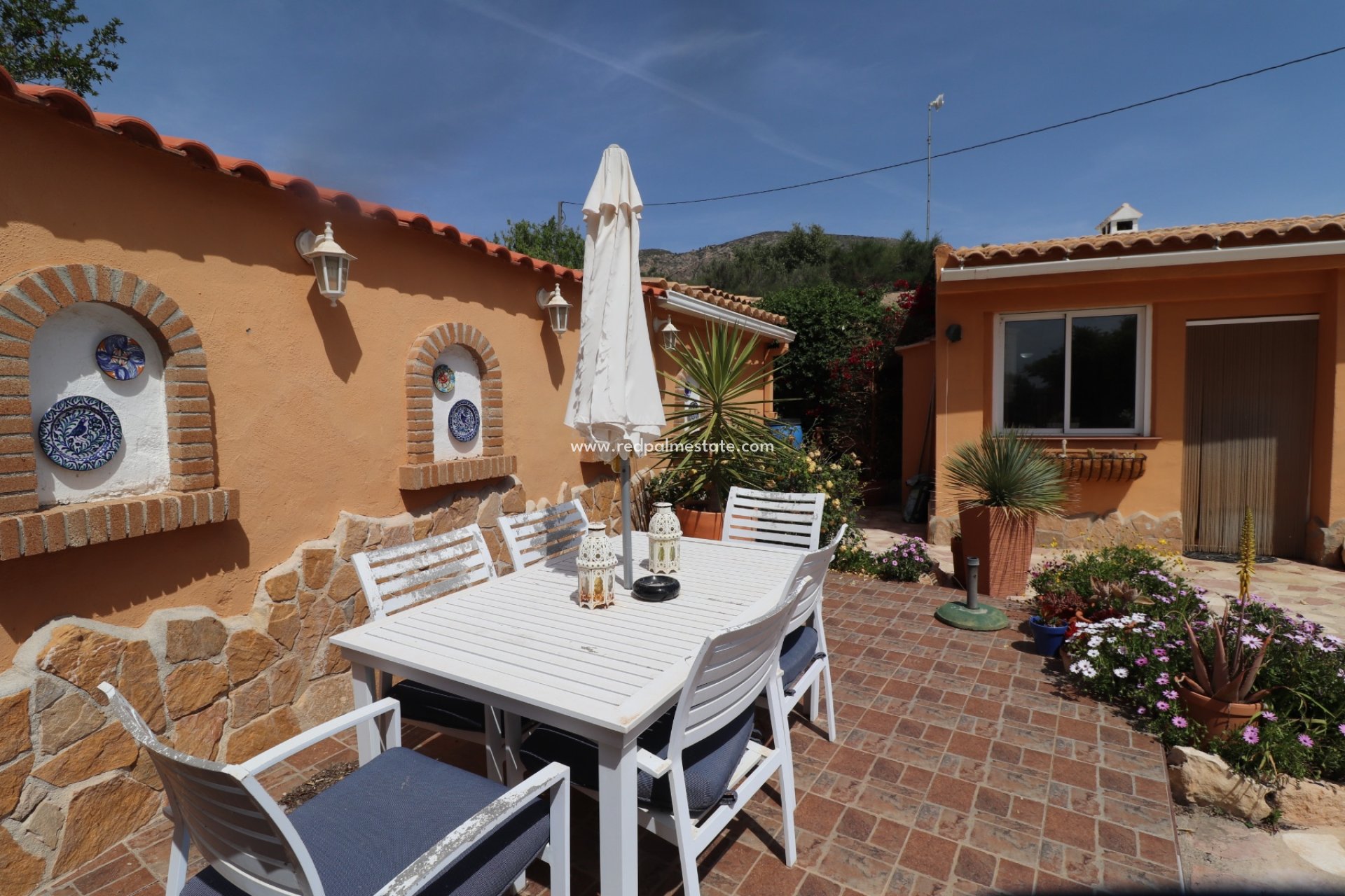 Resale - Finca / Country Property -
Hondón de las Nieves - Inland