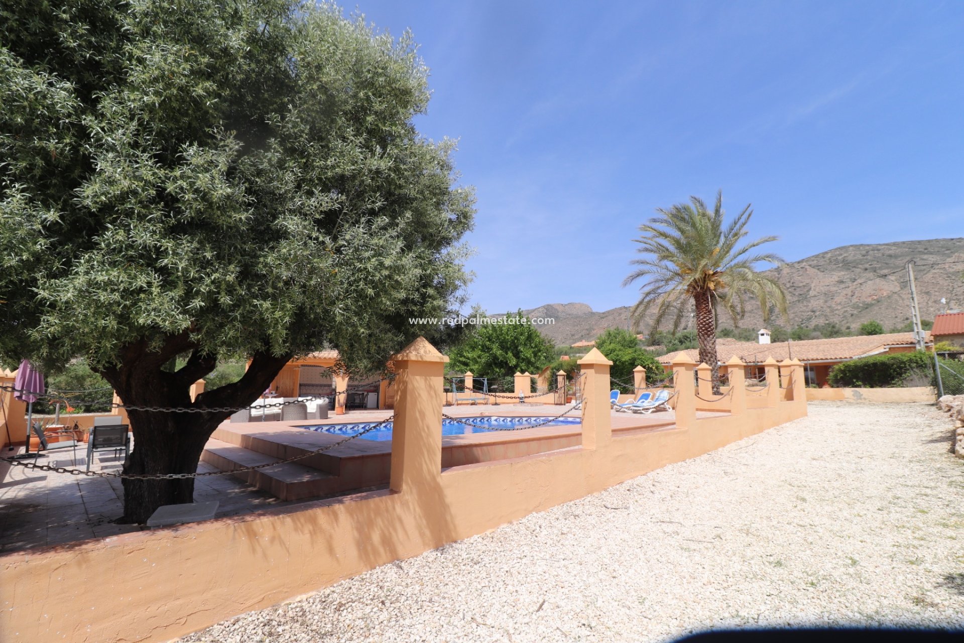 Resale - Finca / Country Property -
Hondón de las Nieves - Inland