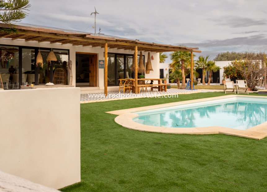 Resale - Finca / Country Property -
Jávea