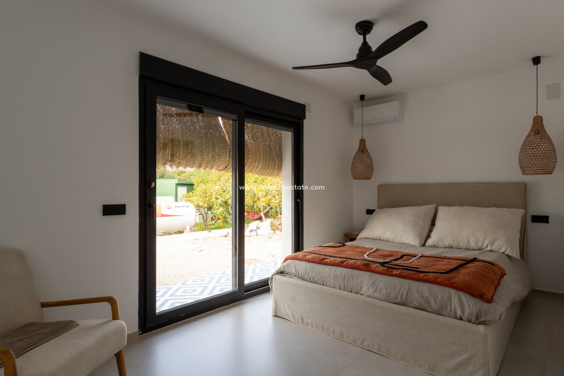 Resale - Finca / Country Property -
Jávea