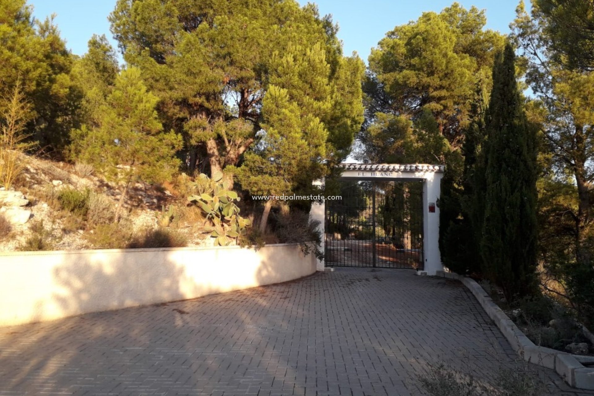 Resale - Finca / Country Property -
Jijona - Costa Blanca
