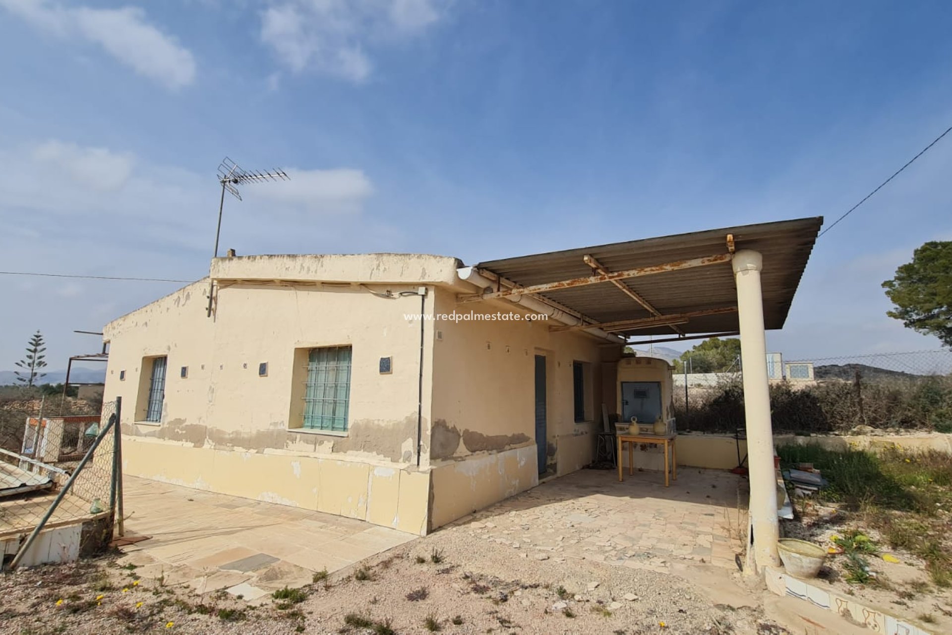 Resale - Finca / Country Property -
La Romana - Inland