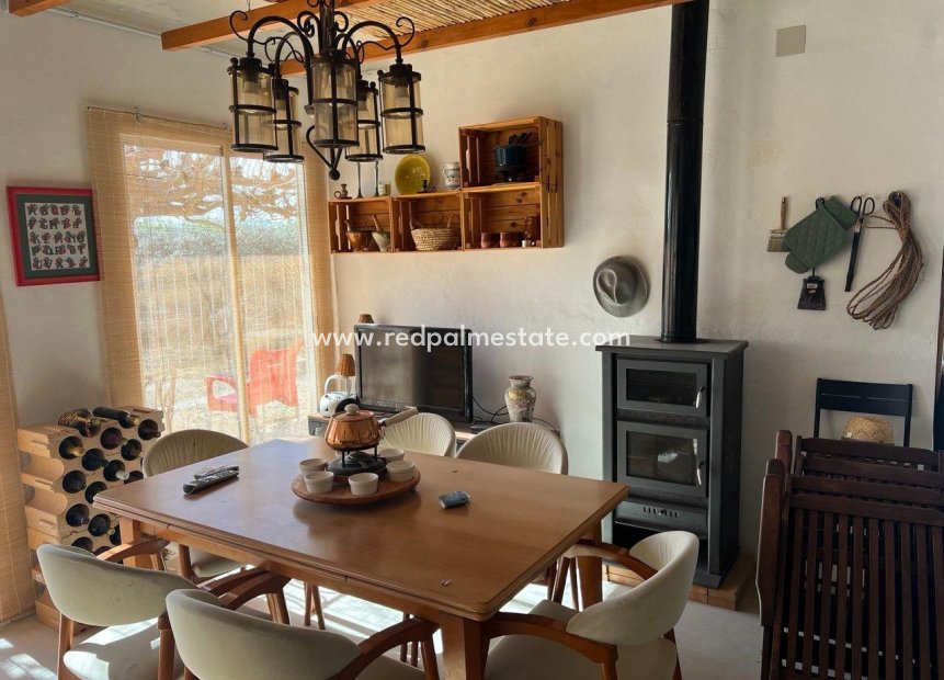 Resale - Finca / Country Property -
Montesinos - Comunidad Valenciana