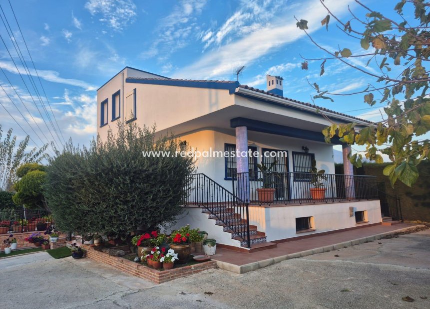 Resale - Finca / Country Property -
Orihuela Costa - Casco Histórico