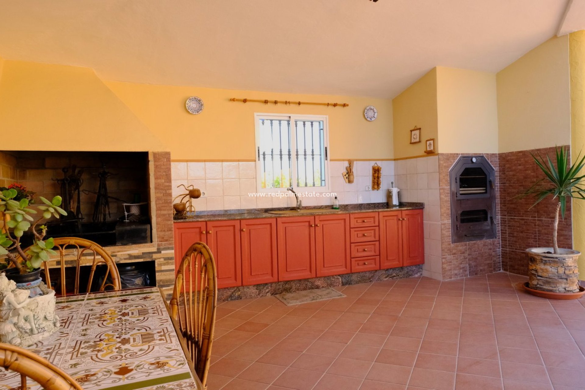 Resale - Finca / Country Property -
Orihuela
